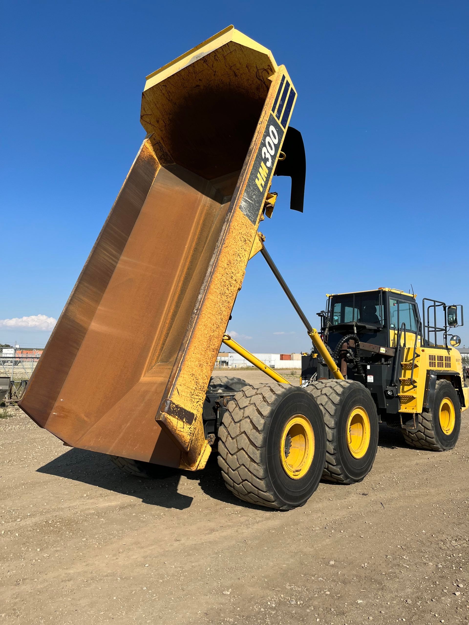 Used Komatsu Hm Articulated Dump Truck For Sale